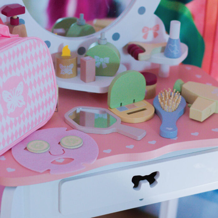 Wonder Village Childrens Parties dresser